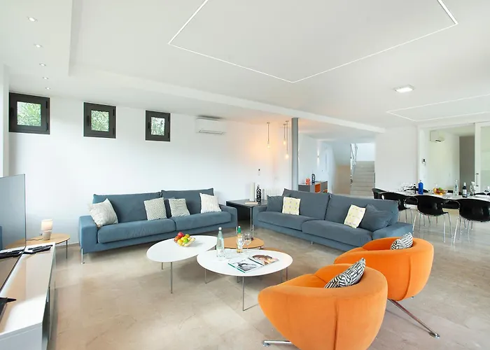 Villa Owl Tereu - Luxury Retreat With Mountain Views *